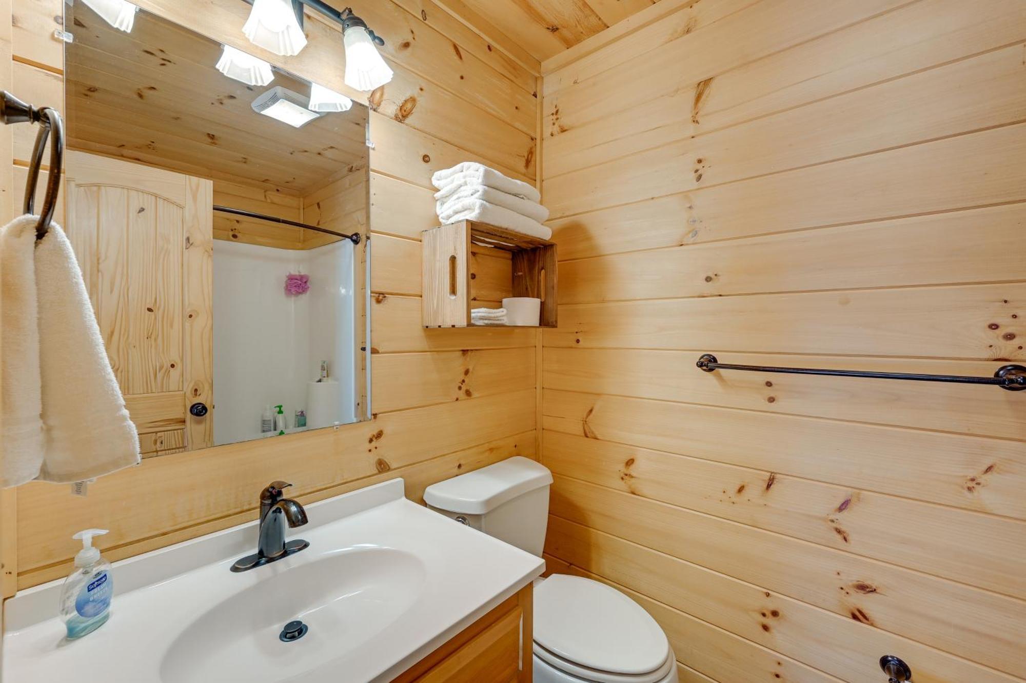 Warm And Cozy Cabin With Deck On Top Of The Blue Ridge Fancy Gap Exterior photo